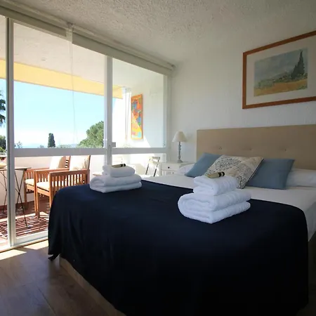 Apartamento Con Las Mejores Vistas Al Mar Y Jardines Privados, Perfecto Para 4 Personas *